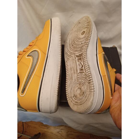 Athletic_Shoes